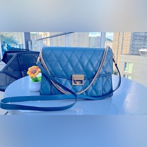Authentic Givenchy GV3 peacock blue quilted leather bag one chain one strap